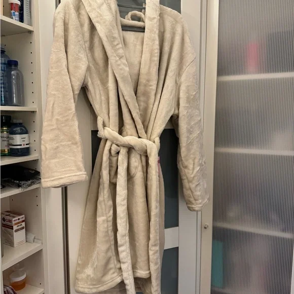 Summer & Rose Cream Robe - Picture 1 of 5